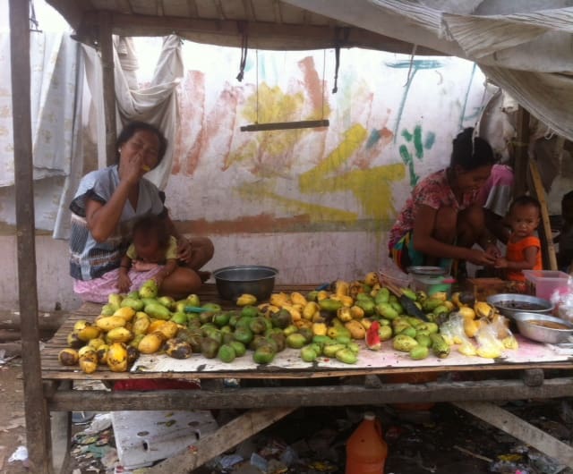 Badjao women selling fruit