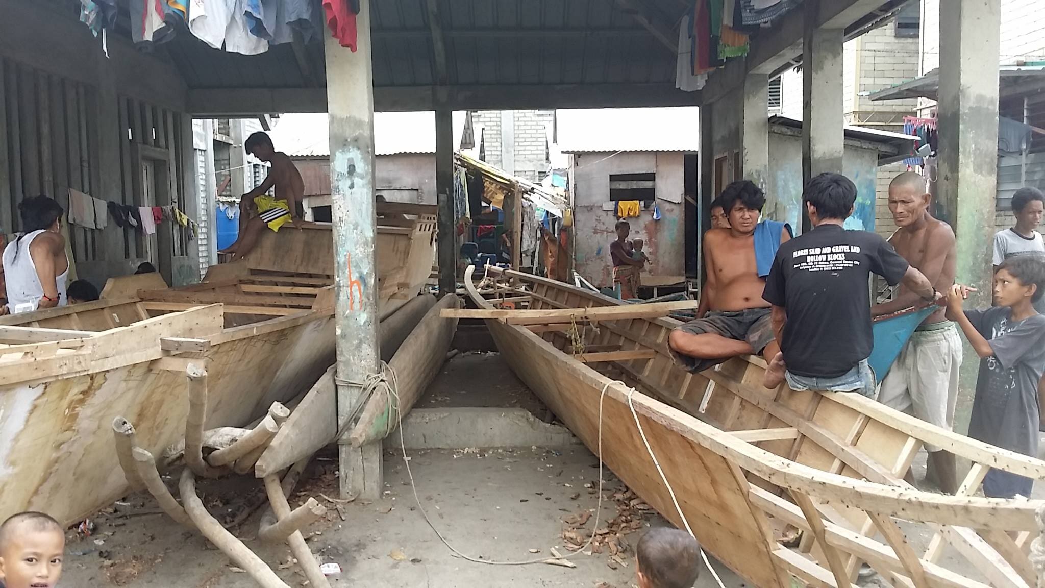 Badjao men working on their boats