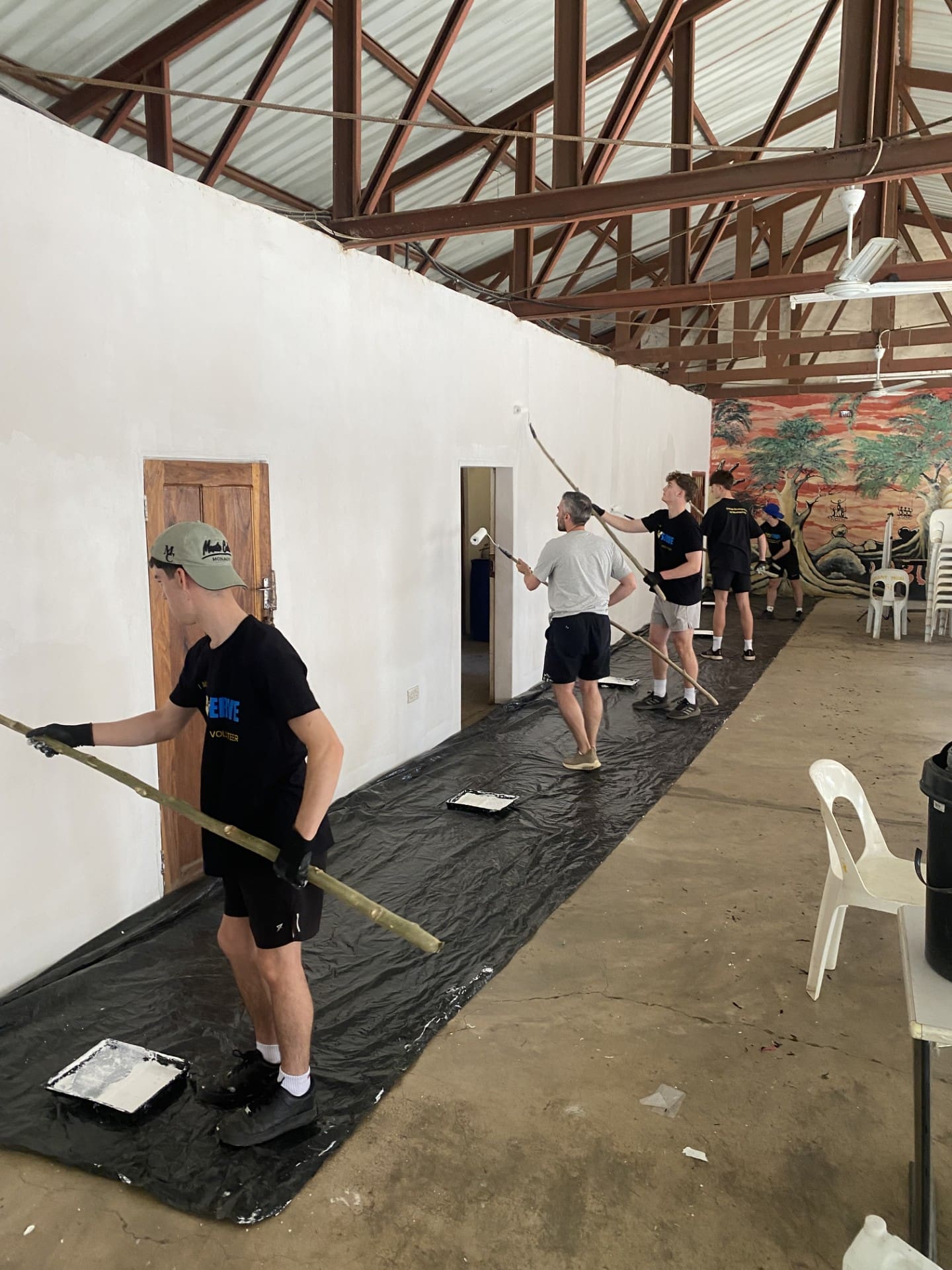 SERVE volunteers painting during the Zambia Immersion trip